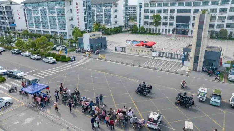 公安护航高考_公安机关为学子高考护航_