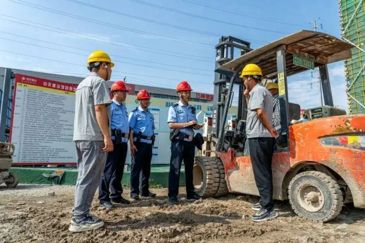 公安护航高考_公安机关为学子高考护航_