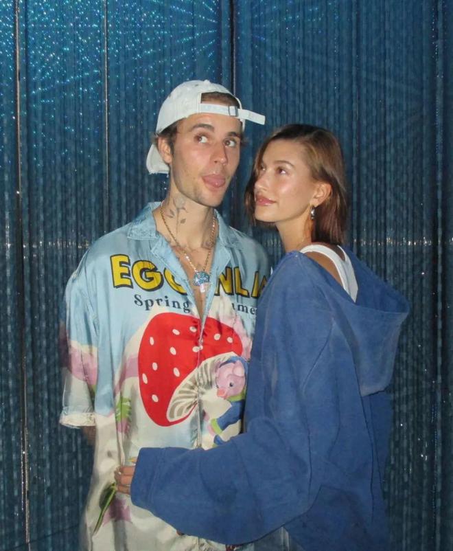 爽文都不敢这么写！21岁结婚被全网骂，28岁靠美妆品牌赚10亿美金__爽文都不敢这么写！21岁结婚被全网骂，28岁靠美妆品牌赚10亿美金