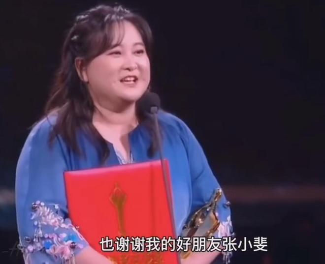 _贾玲发文心疼张小斐_贾玲逆袭张小斐