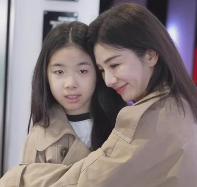 黄奕嘲讽网友惹众怒，放话前夫贩毒与女儿无关，遭抵制破防删评_黄奕嘲讽网友惹众怒，放话前夫贩毒与女儿无关，遭抵制破防删评_