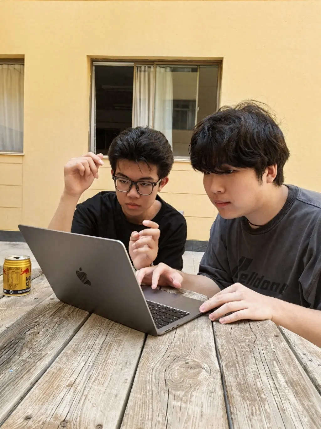 不一样的高考暑假：00后高考生以自主创业书写青春答卷