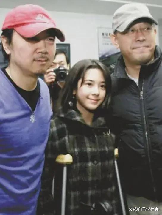 姜文现身法国送女儿出嫁，姜一郎小腹隆起疑怀孕，洋女婿激动落泪_姜文现身法国送女儿出嫁，姜一郎小腹隆起疑怀孕，洋女婿激动落泪_