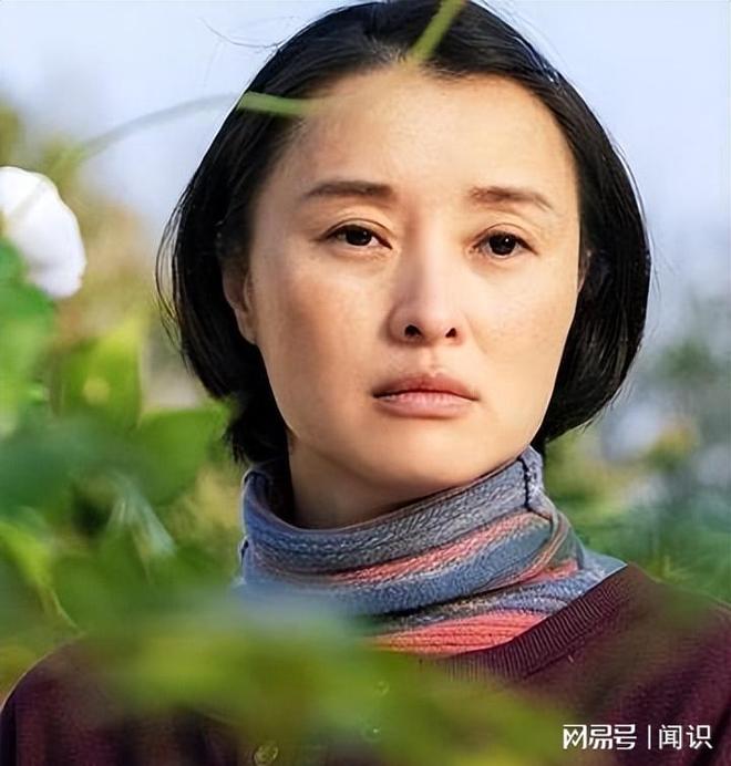 与陈建斌同居5年被甩，如今53岁不婚不育的吴越，却活成人生赢家__与陈建斌同居5年被甩，如今53岁不婚不育的吴越，却活成人生赢家