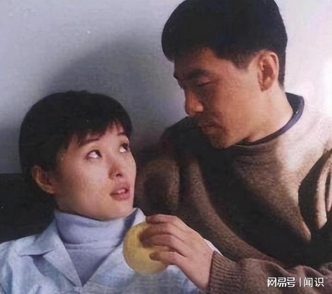 与陈建斌同居5年被甩，如今53岁不婚不育的吴越，却活成人生赢家__与陈建斌同居5年被甩，如今53岁不婚不育的吴越，却活成人生赢家