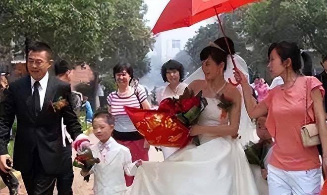 _相依离婚夫少女似提前命的小说_侯勇被爆确已离婚
