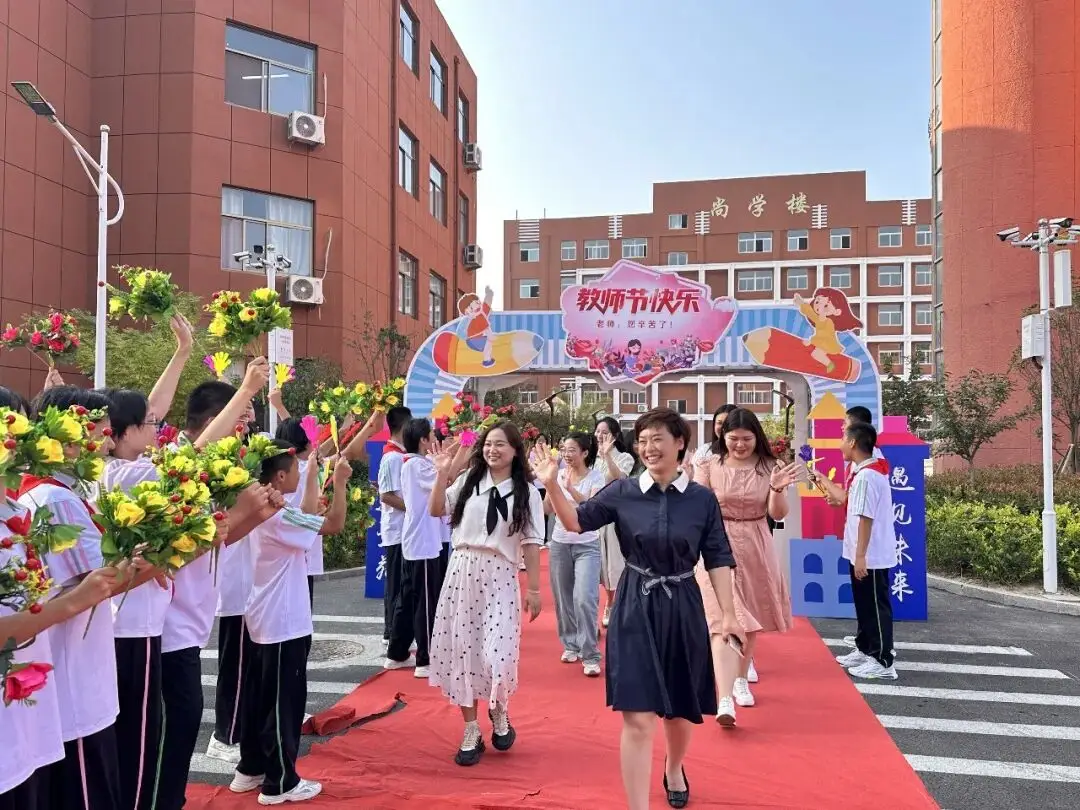 _不辜负讲台上的每一份坚守——热烈庆祝第41个教师节_不辜负讲台上的每一份坚守——热烈庆祝第41个教师节