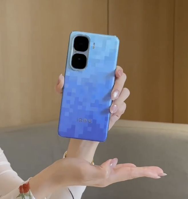 iQOO Neo10 Pro+真机亮相，首次与宝马BMW合作