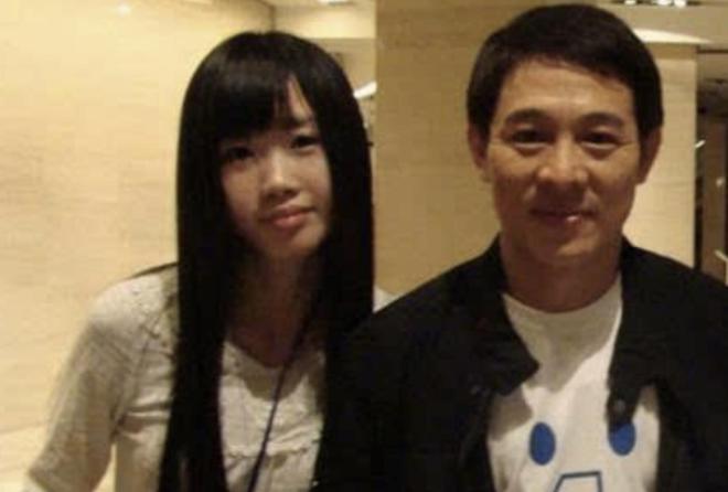 _李连杰打破不和传闻，首晒黄秋燕二女儿照片，36岁李苔蜜让人欣慰_李连杰打破不和传闻，首晒黄秋燕二女儿照片，36岁李苔蜜让人欣慰