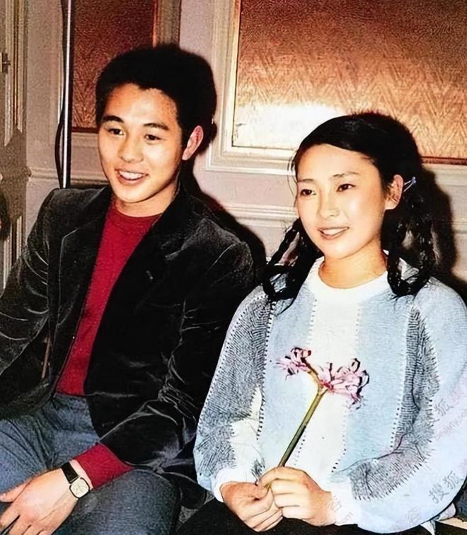 李连杰打破不和传闻，首晒黄秋燕二女儿照片，36岁李苔蜜让人欣慰_李连杰打破不和传闻，首晒黄秋燕二女儿照片，36岁李苔蜜让人欣慰_