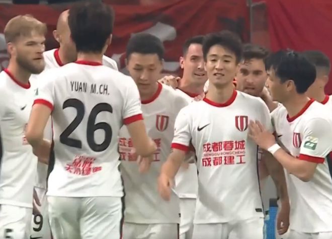 _4-0！蓉城又杀疯了，10轮不败追平申花，泰山4-2逆转，王钰栋双响_4-0！蓉城又杀疯了，10轮不败追平申花，泰山4-2逆转，王钰栋双响