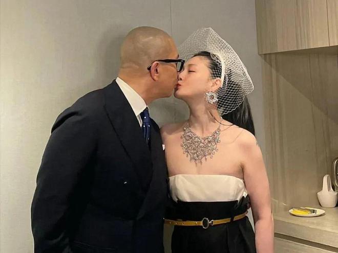 大S罕见结婚照曝光，小S紧搂姐夫徐家母亲节计划 具俊晔被边缘化__大S罕见结婚照曝光，小S紧搂姐夫徐家母亲节计划 具俊晔被边缘化