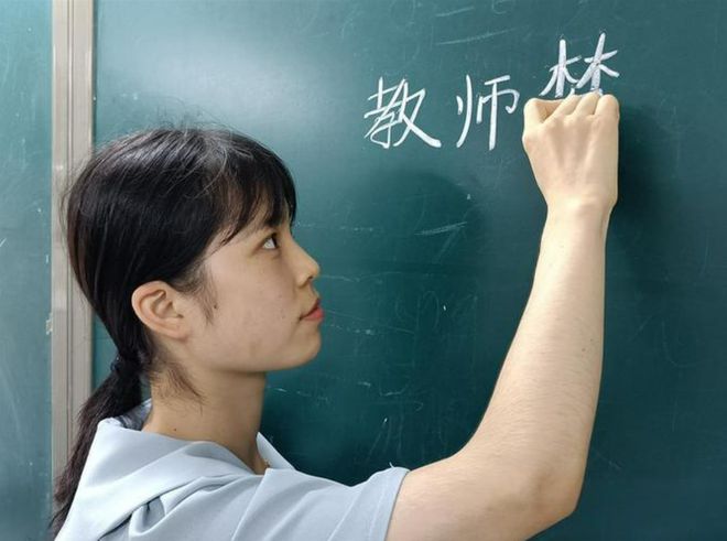 缺人瞪怒校长配领导怎么说_校长发脾气_