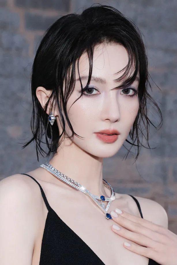 我完美的发型被回南天做局了……__我完美的发型被回南天做局了……