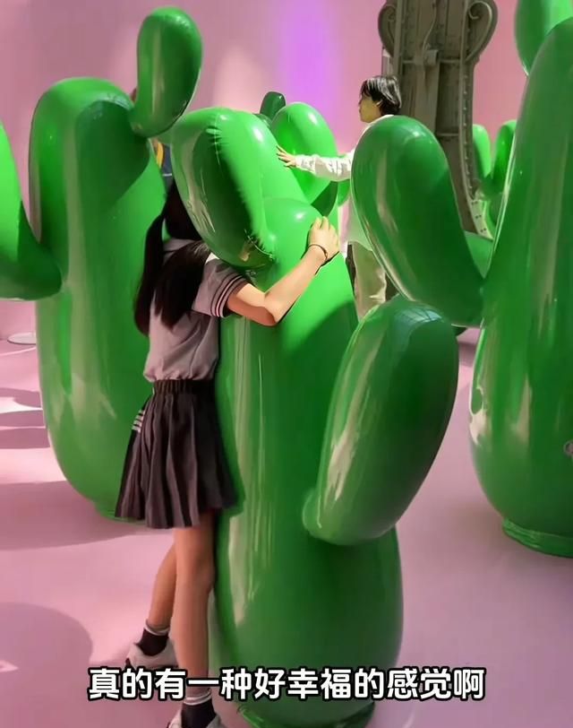 伊能静暑假带娃，秦昊让9岁女儿骑脖子上，米粒腿型细长底子真好_伊能静暑假带娃，秦昊让9岁女儿骑脖子上，米粒腿型细长底子真好_