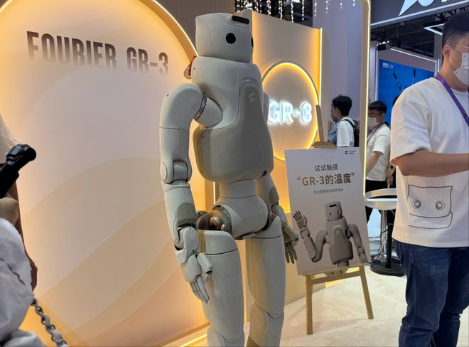排队1小时暴走3万步，挤不进的展台，这是2025WRC的真实记录_排队1小时暴走3万步，挤不进的展台，这是2025WRC的真实记录_