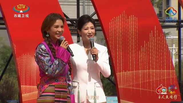 朱迅：为缅怀母亲，在晚会上不当主持而是演唱歌曲《蓝天上的云》