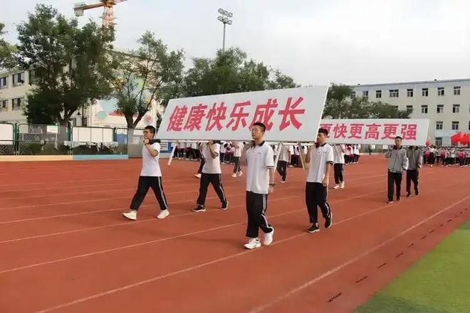 省重点中学录取通知书印错：把庐江印成庐工，使其声誉蒙尘__省重点中学录取通知书印错：把庐江印成庐工，使其声誉蒙尘