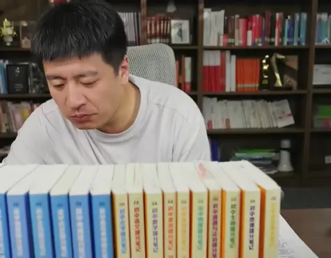 张雪峰评价新媒体专业很诡异，有实操经验的当不了大学老师！_张雪峰评价新媒体专业很诡异，有实操经验的当不了大学老师！_