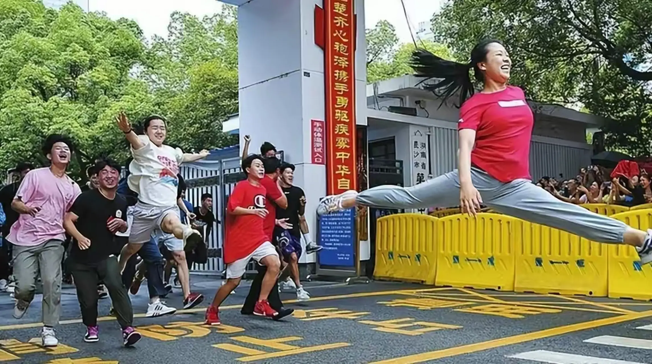 请父母们停止“作妖”，高考在即，让孩子们安安静静的考试吧__请父母们停止“作妖”，高考在即，让孩子们安安静静的考试吧