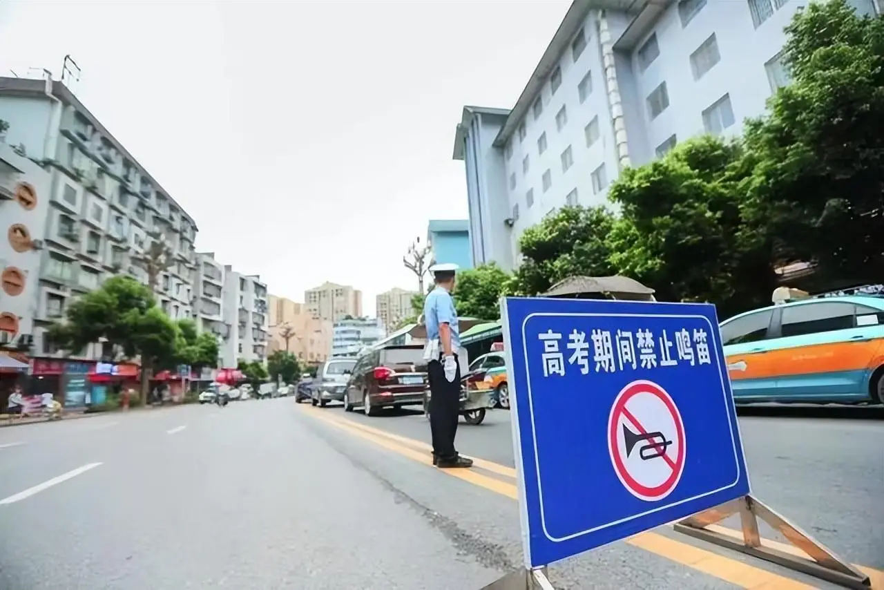 请父母们停止“作妖”，高考在即，让孩子们安安静静的考试吧_请父母们停止“作妖”，高考在即，让孩子们安安静静的考试吧_