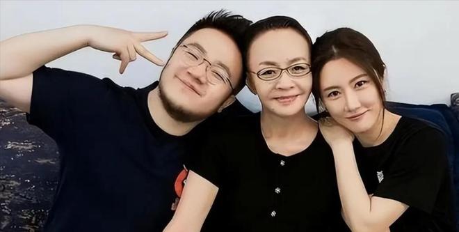 宋丹丹没想到，自己嫌弃的儿媳妇让前夫英达主动想“上门求原谅”__宋丹丹没想到，自己嫌弃的儿媳妇让前夫英达主动想“上门求原谅”