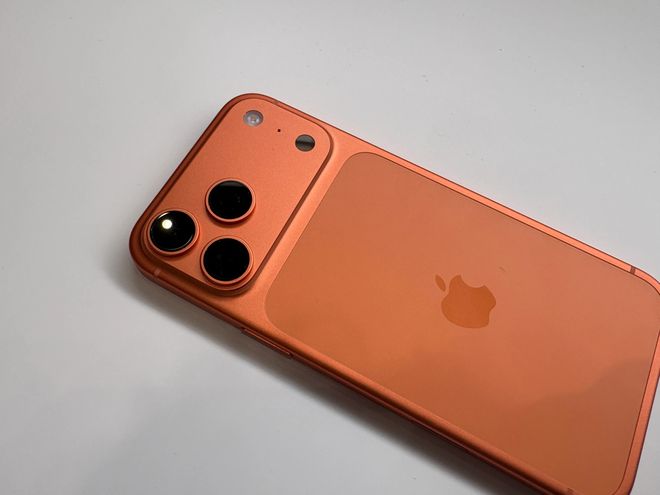 8999 元起：苹果 iPhone 17 Pro/Max 上手，双拼背板、橙色吸睛__8999 元起：苹果 iPhone 17 Pro/Max 上手，双拼背板、橙色吸睛