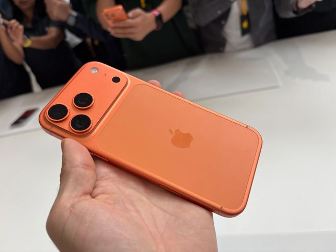 8999 元起：苹果 iPhone 17 Pro/Max 上手，双拼背板、橙色吸睛_8999 元起：苹果 iPhone 17 Pro/Max 上手，双拼背板、橙色吸睛_