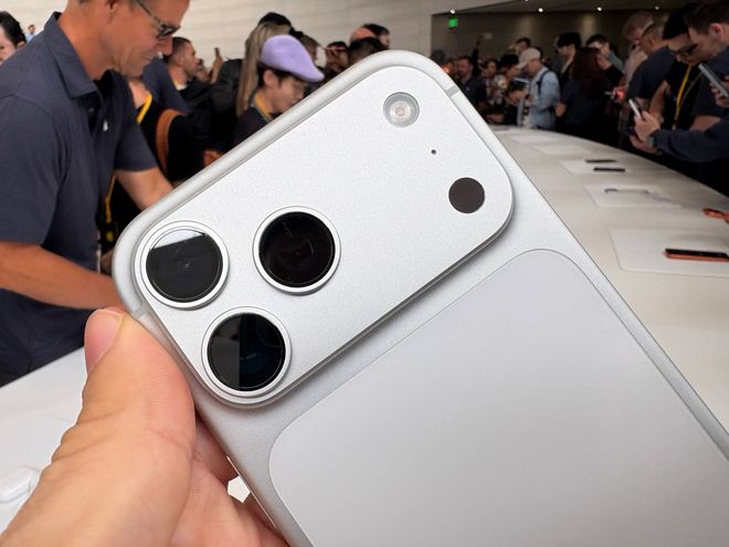 8999 元起：苹果 iPhone 17 Pro/Max 上手，双拼背板、橙色吸睛_8999 元起：苹果 iPhone 17 Pro/Max 上手，双拼背板、橙色吸睛_