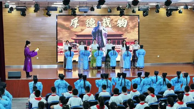 济宁市兖州区各中小学开展“敬师礼”活动