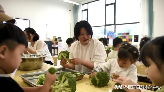 孔芙娟：以爱为底色 做教育路上的追光者