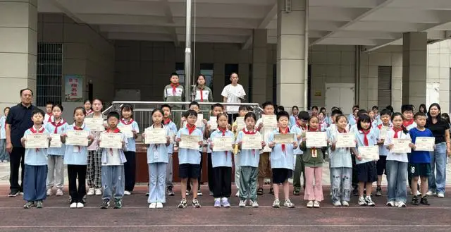 庄子集团董事长__关于庄子的颁奖词100字