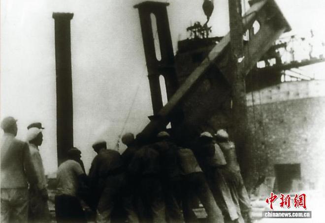 _（砥砺奋进七十载 天山南北谱华章）炉火不熄：新疆八钢七十余载蜕变记_（砥砺奋进七十载 天山南北谱华章）炉火不熄：新疆八钢七十余载蜕变记