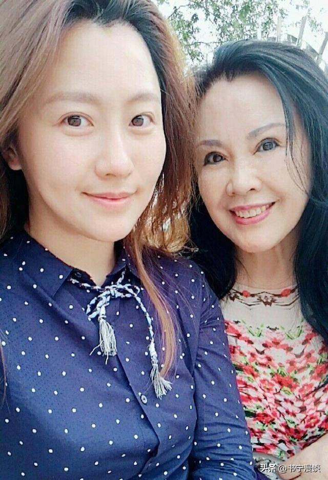 我要看潘长江的女儿的结婚照_潘长江女儿丈夫_