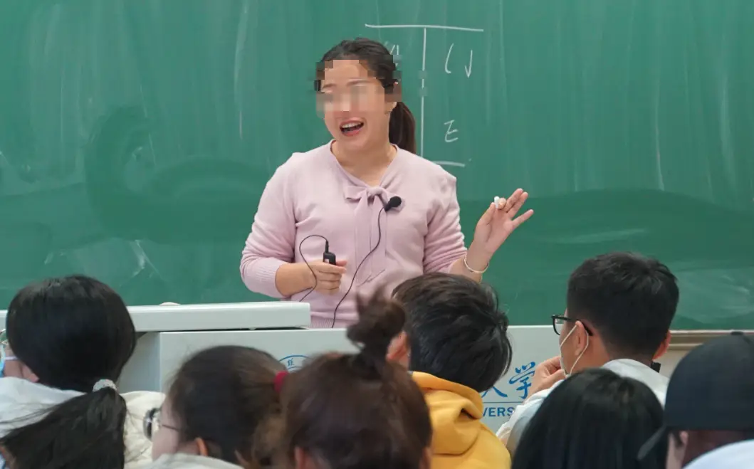 非升即走闹的?为发期刊,高校学者安排学生实习窃密!网友:学生倒霉_非升即走闹的?为发期刊,高校学者安排学生实习窃密!网友:学生倒霉_