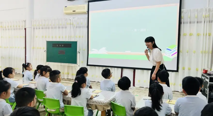 幼儿教资面试试讲逐字稿《我爱树朋友》