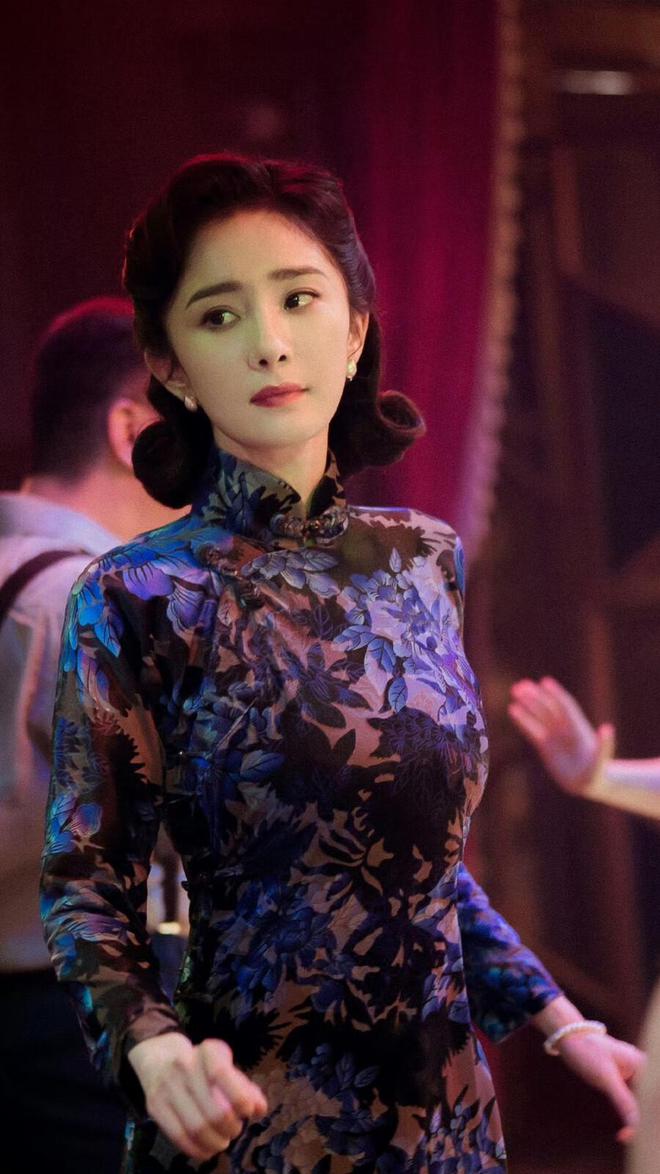 杨幂封面照最新芭莎__杨幂开年封面