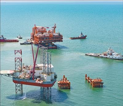 渤海最大油气平台完成浮托安装