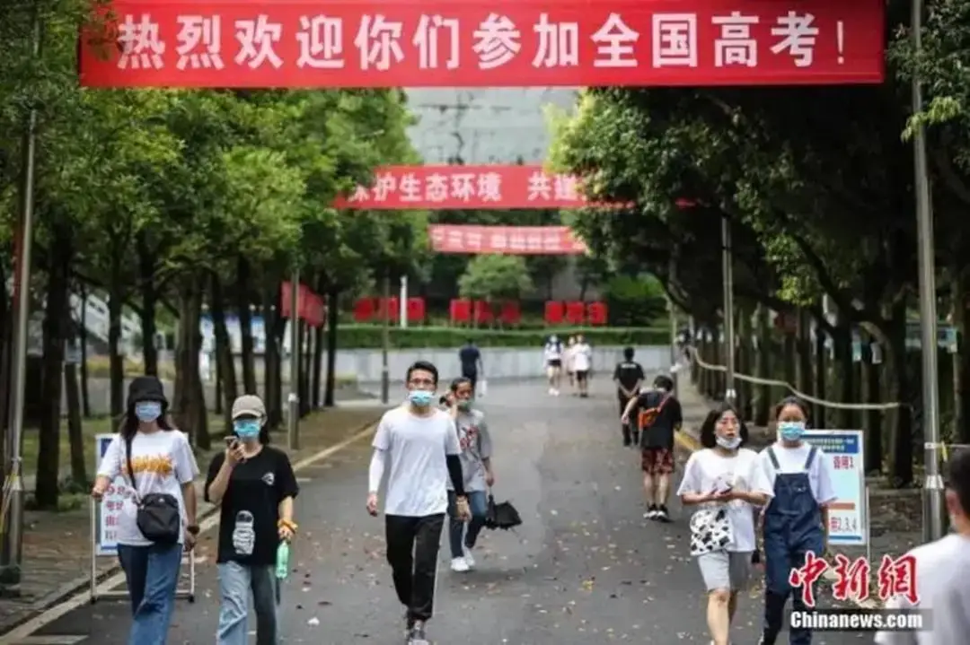 高考后一根扁担，为何让我们破防？_高考后一根扁担，为何让我们破防？_