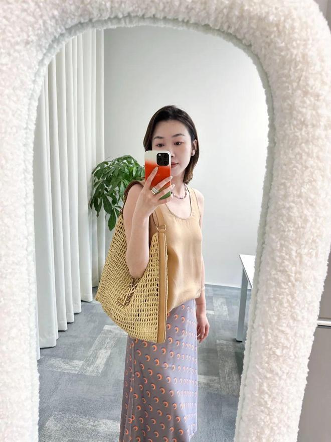 明星帆布包__明星背的帆布包