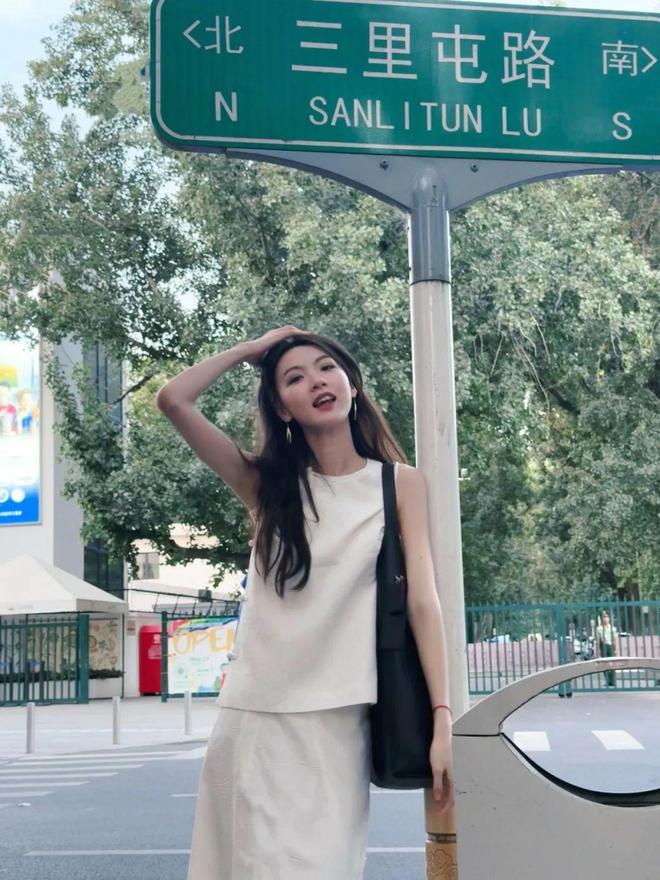 明星背的帆布包__明星帆布包