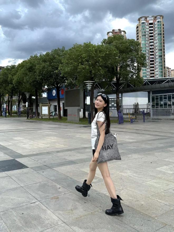 明星帆布包_明星背的帆布包_
