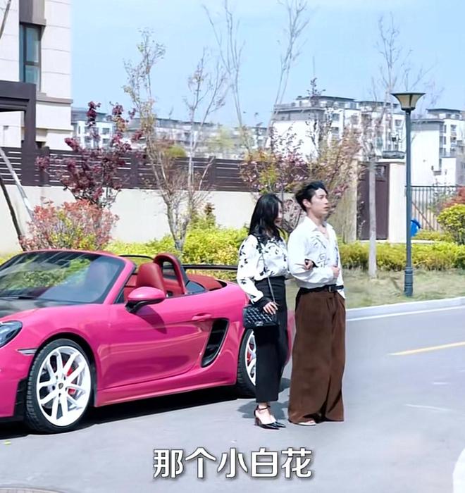 短剧男主演霸总太难了，穿厚底鞋，化大浓妆，硬拗造型好心酸_短剧男主演霸总太难了，穿厚底鞋，化大浓妆，硬拗造型好心酸_