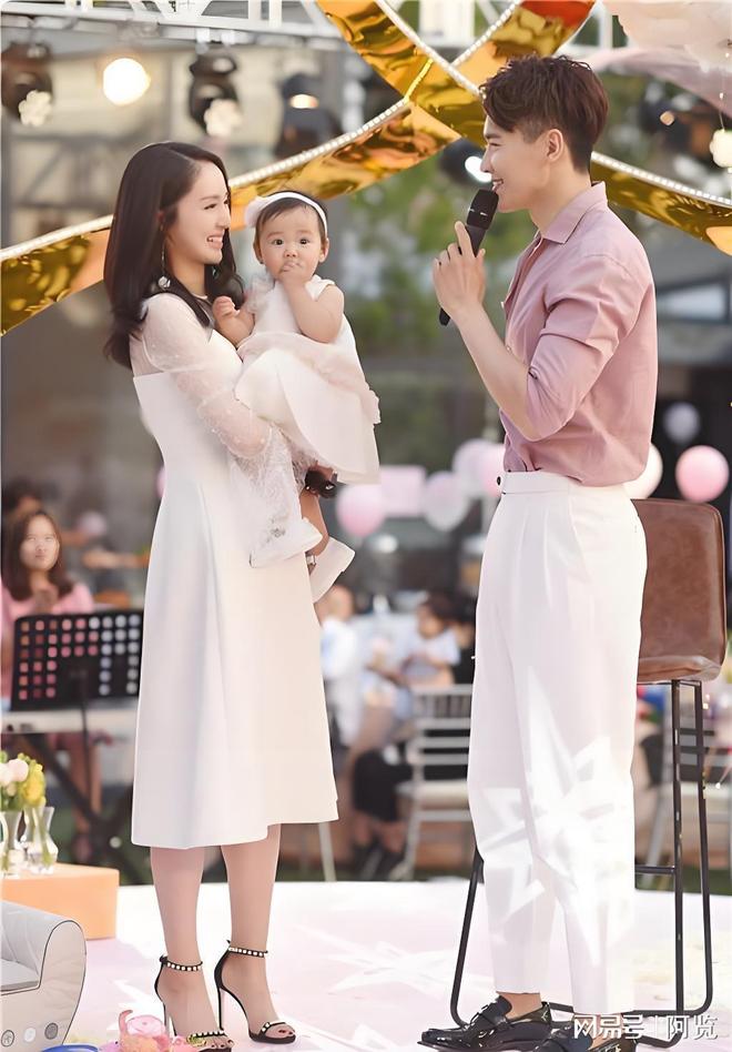 奉子成婚？45岁董璇闪婚一个月后，自爆二胎小小张，女儿处境尴尬__奉子成婚？45岁董璇闪婚一个月后，自爆二胎小小张，女儿处境尴尬