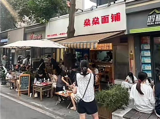 _财神爷化身乞丐什么电影_变脸财神爷特效