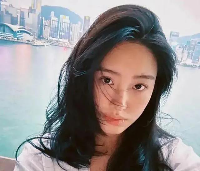 女星杨采钰被爆香港产子后回福建，婆家金鹿集团不理，她暂住酒店