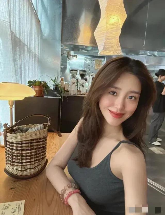 女星杨采钰被爆香港产子后回福建，婆家金鹿集团不理，她暂住酒店_女星杨采钰被爆香港产子后回福建，婆家金鹿集团不理，她暂住酒店_