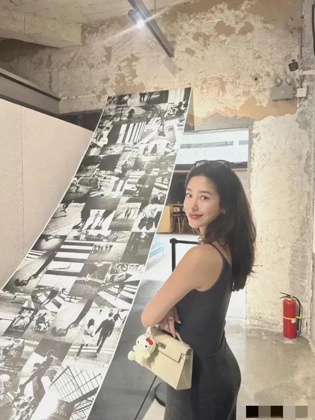 女星杨采钰被爆香港产子后回福建，婆家金鹿集团不理，她暂住酒店_女星杨采钰被爆香港产子后回福建，婆家金鹿集团不理，她暂住酒店_