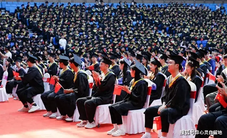 _吹捧美国空气香甜的杨舒平，已被驱逐出境，如今回国下场大快人心_吹捧美国空气香甜的杨舒平，已被驱逐出境，如今回国下场大快人心