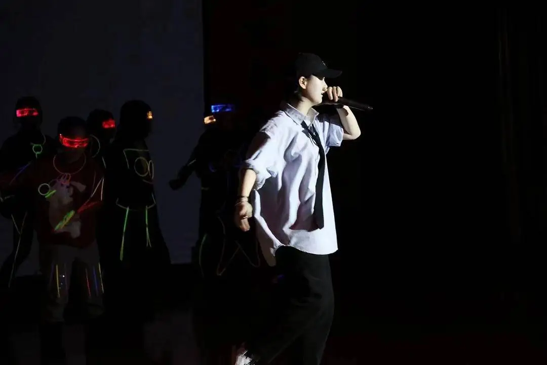 _实力圈粉！唱跳rap样样行的成都女老师7个月拿下法考_实力圈粉！唱跳rap样样行的成都女老师7个月拿下法考